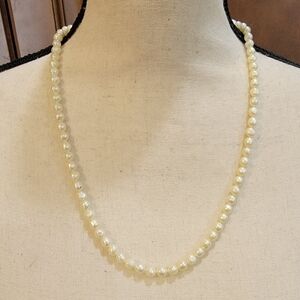 P9 Vintage Faux Pearl Necklace